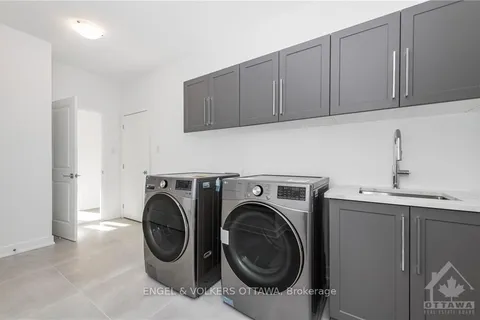 423 SHUTTLEWORTH Dr, Leitrim, ON K1T 3W7