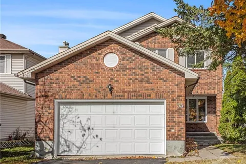 33 BRIDLE PARK Dr, Kanata, ON K2M 2E2