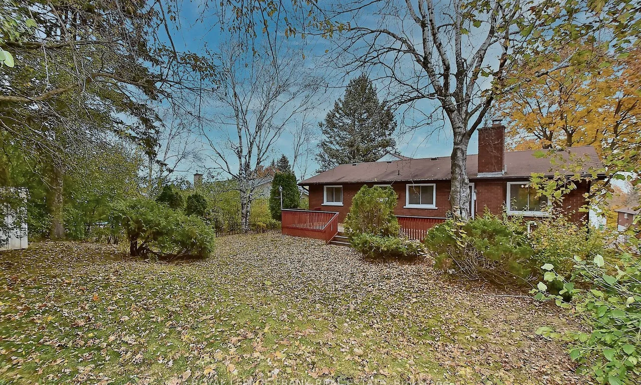 1538 Cherryhill Rd, Peterborough, ON K9K 1A8