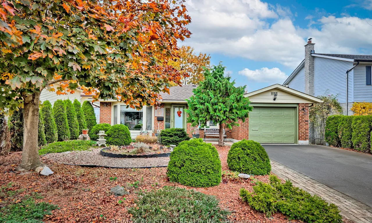 76 Fairmeadow Dr, Guelph, ON N1H 7W5