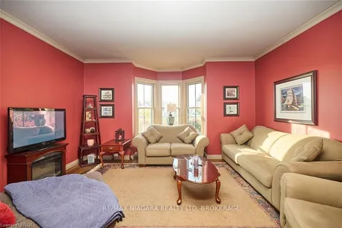 53 ARCHANGE St, Fort Erie, ON L2A 3K6