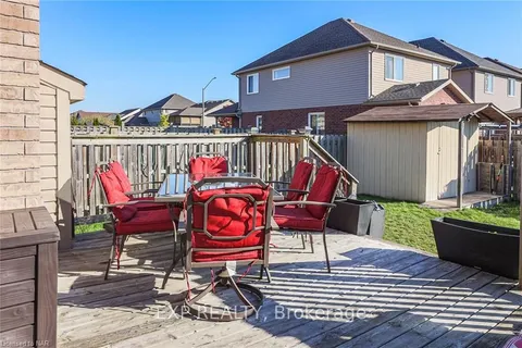 6532 MARY Dr, Niagara Falls, ON L2H 0B5