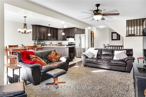 6532 MARY Dr, Niagara Falls, ON L2H 0B5