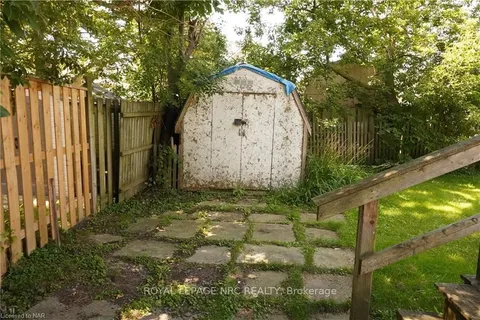 25 LILLIAN St, Fort Erie, ON L2A 5M1