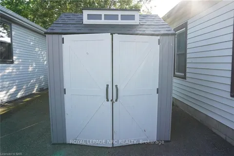 25 LILLIAN St, Fort Erie, ON L2A 5M1