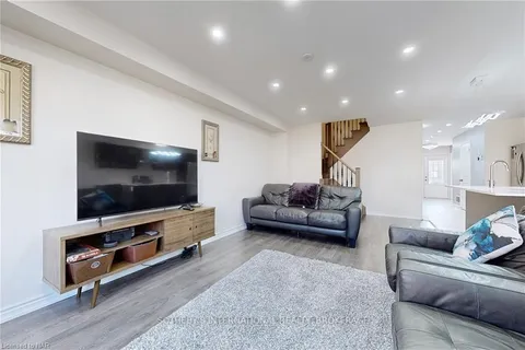 7784 WHITE PINE CRESCENT Cres, Niagara Falls, ON L2H 3R5