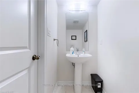 7784 WHITE PINE CRESCENT Cres, Niagara Falls, ON L2H 3R5