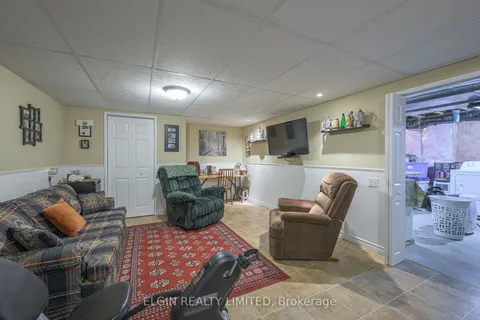 5 Southgate Pkwy, St. Thomas, ON N5R 6M1