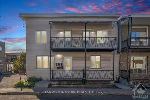 252 EMOND St, Vanier and Kingsview Park, ON K1L 7R8