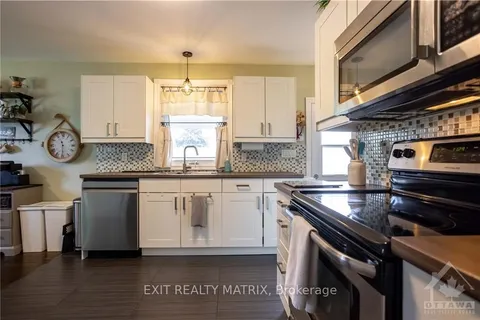 1860 FEATHERSTON Dr, Alta Vista and Area, ON K1H 6P5