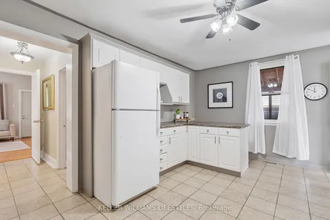 32 Hydro St, London, ON N5Z 2H4