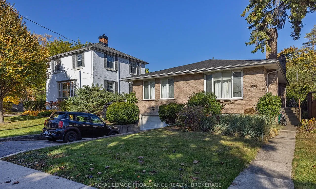 37 Hill St, Kingston, ON K7L 2M4