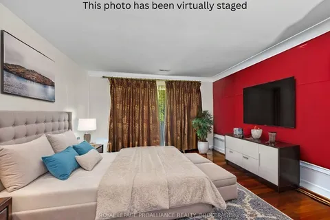 37 Hill St, Kingston, ON K7L 2M4