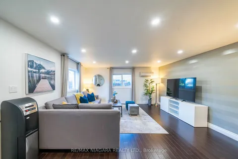 4769 Ryerson Cres, Niagara Falls, ON L2E 1E7