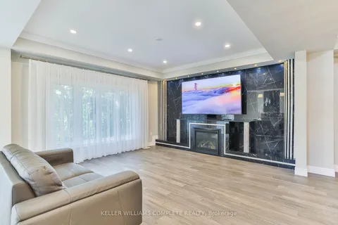 1261 Mohawk Rd, Hamilton, ON L9G 3K9