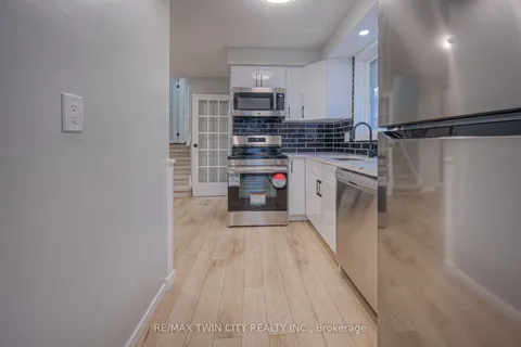 18 Bosworth Cres, Kitchener, ON N2E 1Z1