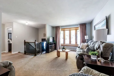 48 Tunbridge Cres, Hamilton, ON L8W 1L2