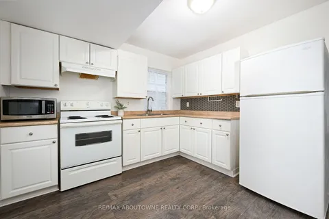 76 Sixth Ave, Brantford, ON M3S 1A9