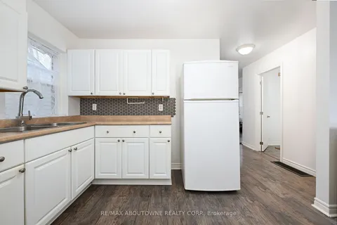 76 Sixth Ave, Brantford, ON M3S 1A9