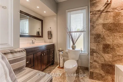 52 Adam St, Cambridge, ON N3C 2K3