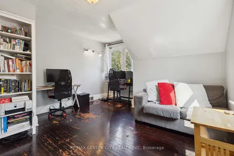 7 Carfrae Cres, London, ON N6C 4A8