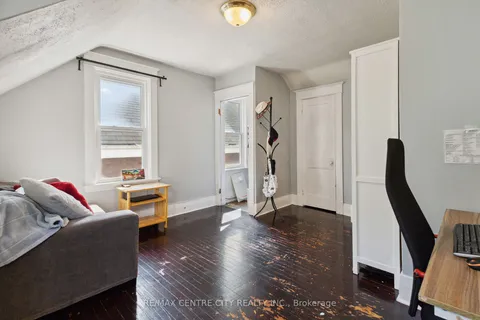 7 Carfrae Cres, London, ON N6C 4A8