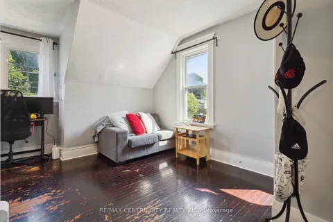 7 Carfrae Cres, London, ON N6C 4A8