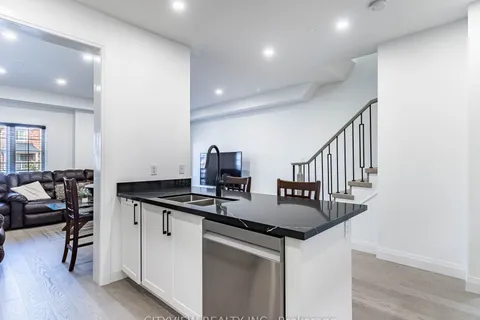 47 Nisbet Blvd, Hamilton, ON L8B 0T1