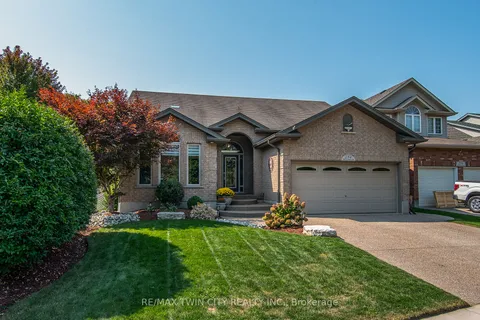 294 Fallowfield Dr, Kitchener, ON N2C 2T8