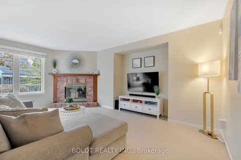 6 Inglis Circ, St. Catharines, ON L2S 3M9