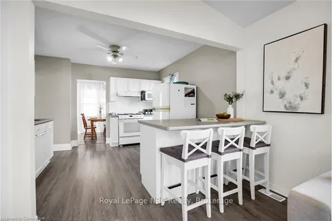 62 Johnston St, Port Colborne, ON L3K 1G7