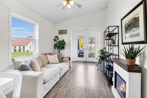 62 Johnston St, Port Colborne, ON L3K 1G7