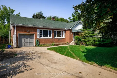 735 Montgomery Dr, Hamilton, ON L9G 3H6
