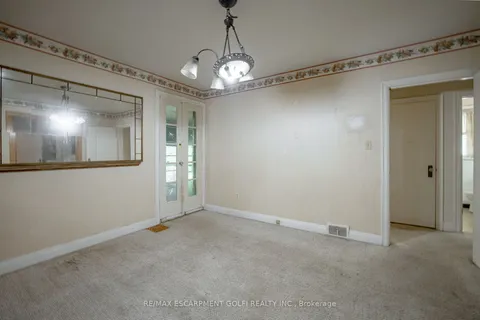 735 Montgomery Dr, Hamilton, ON L9G 3H6