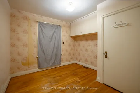 735 Montgomery Dr, Hamilton, ON L9G 3H6