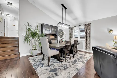 5817 Ironwood St, Niagara Falls, ON L2H 0E3