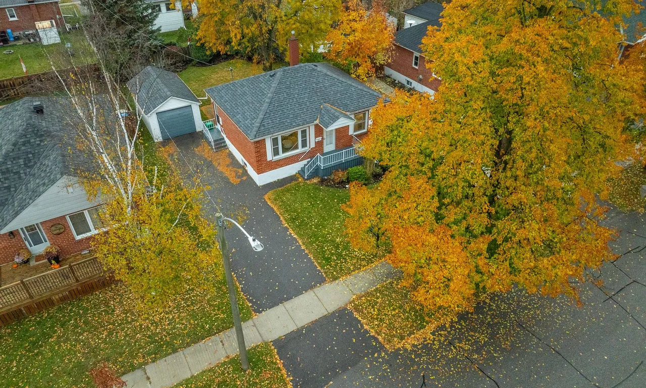 561 Steele Ave, Peterborough, ON K9J 5A2