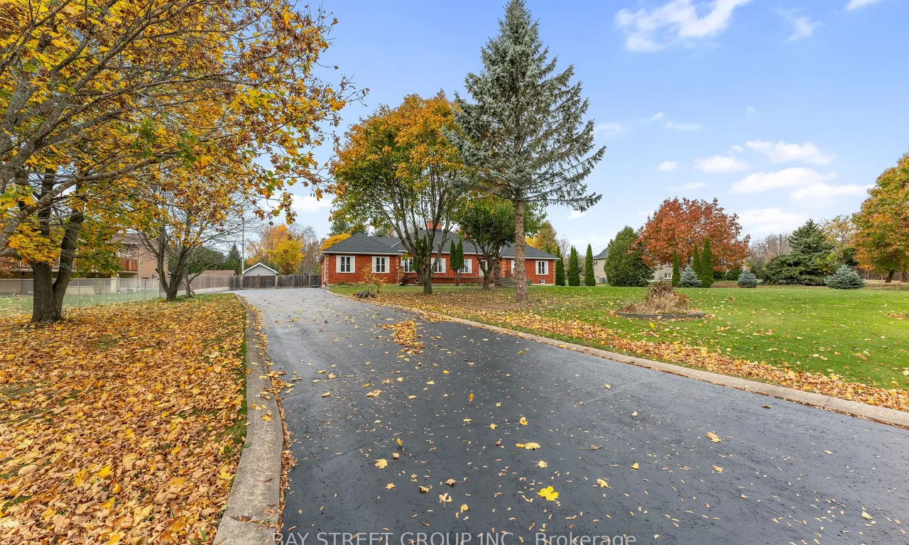 916 THOMPSON Cres, Kingston, ON K7L 4V4