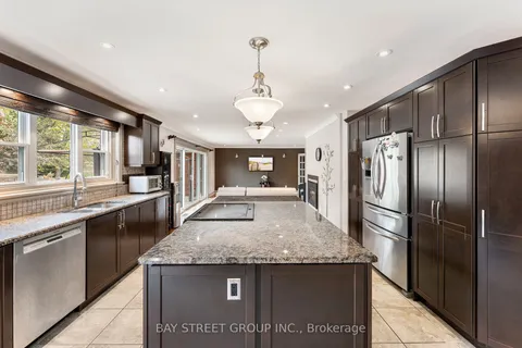 916 THOMPSON Cres, Kingston, ON K7L 4V4