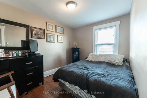38 DALKEITH Ave, Hamilton, ON L8L 3J2