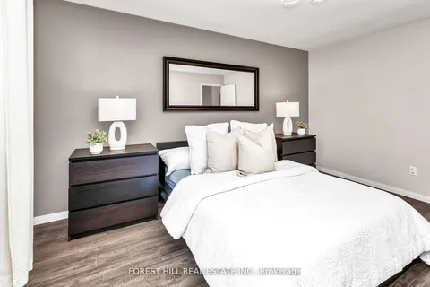 45 Amberwood St, Hamilton, ON L8J 1J1