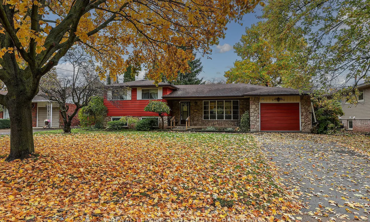 19 Hillview Dr, Grimsby, ON L3M 4E6