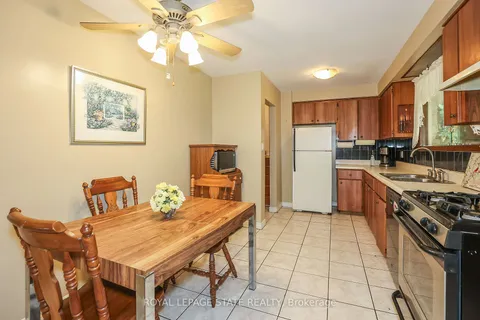 19 Hillview Dr, Grimsby, ON L3M 4E6