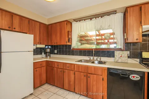 19 Hillview Dr, Grimsby, ON L3M 4E6