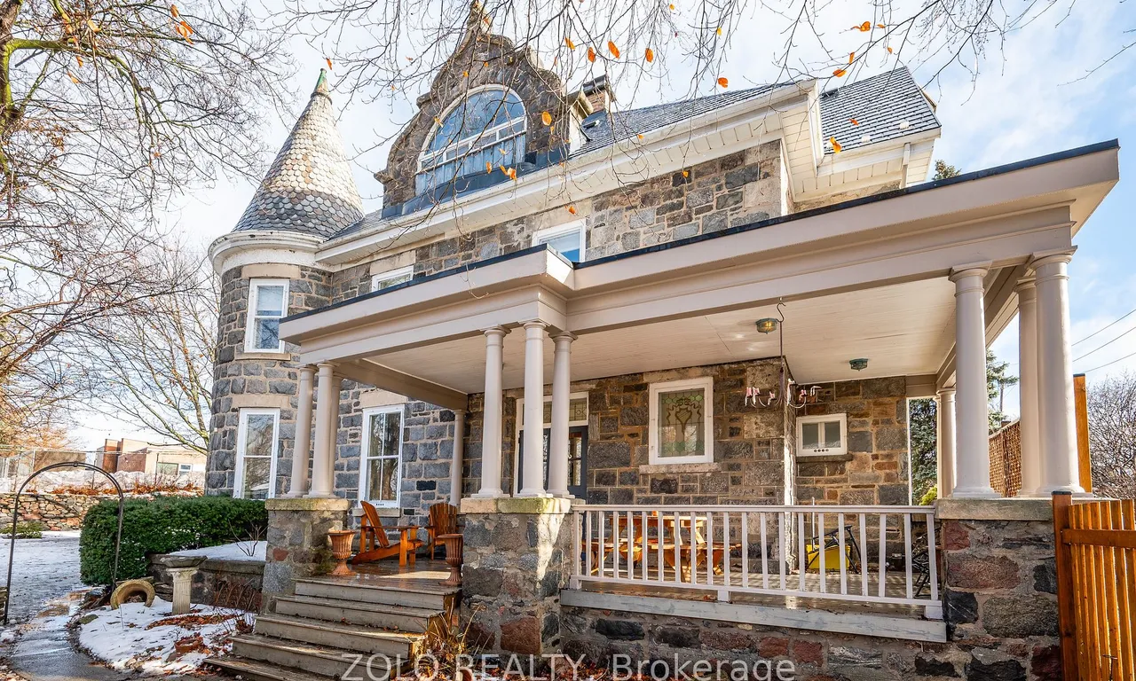 54 Bruce St, Cambridge, ON N1R 2E3