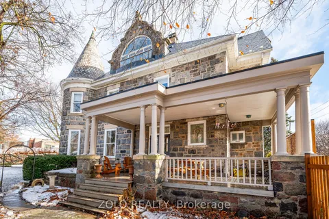 54 Bruce St, Cambridge, ON N1R 2E3