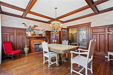 2 Carleton St, Thorold, ON L2V 2A3