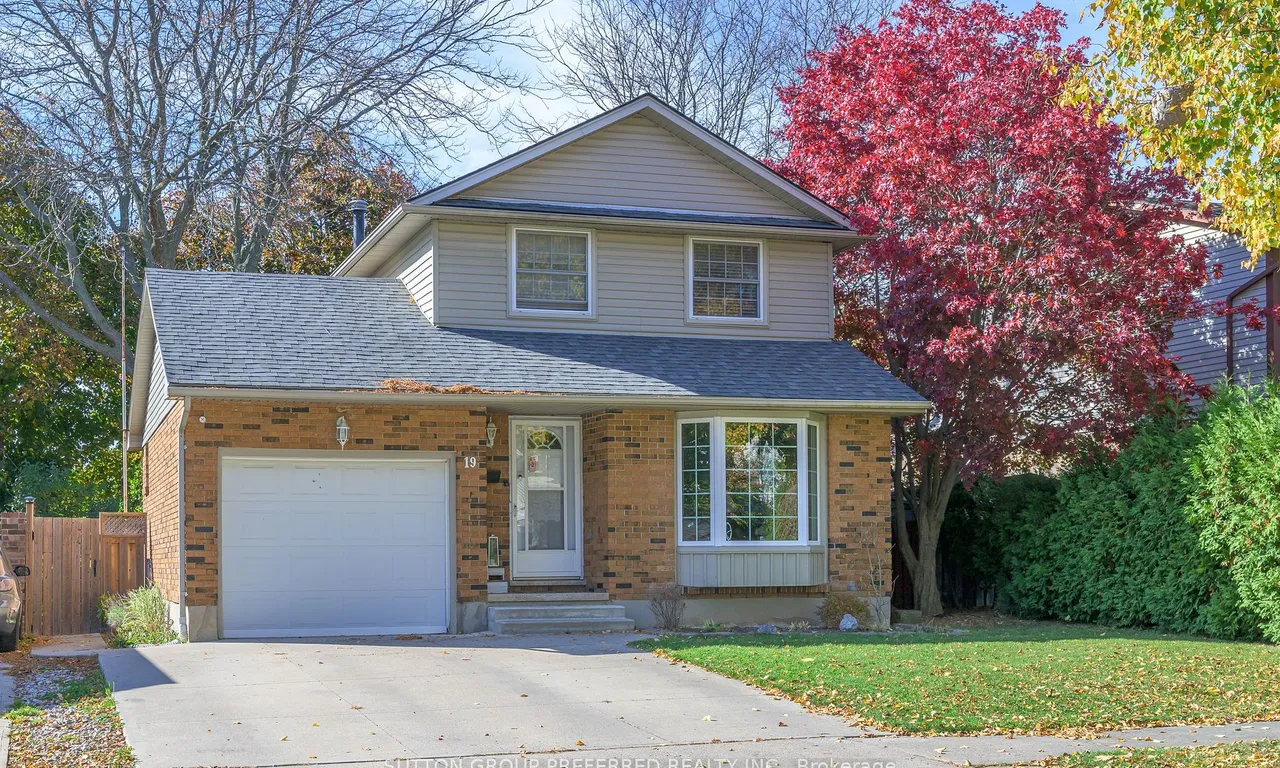 19 Lochern Rd, London, ON N5Z 4L5