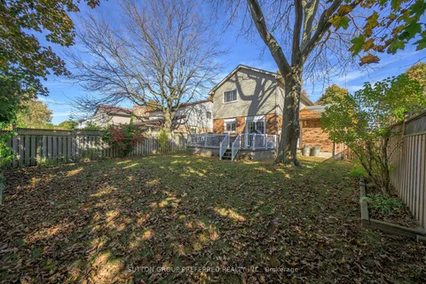 19 Lochern Rd, London, ON N5Z 4L5