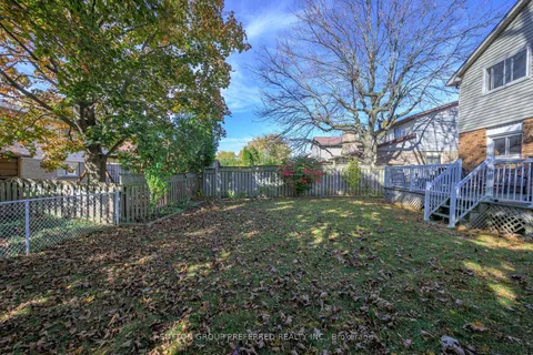 19 Lochern Rd, London, ON N5Z 4L5